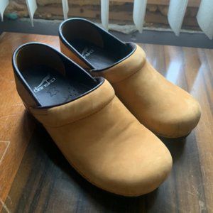 dansko clogs